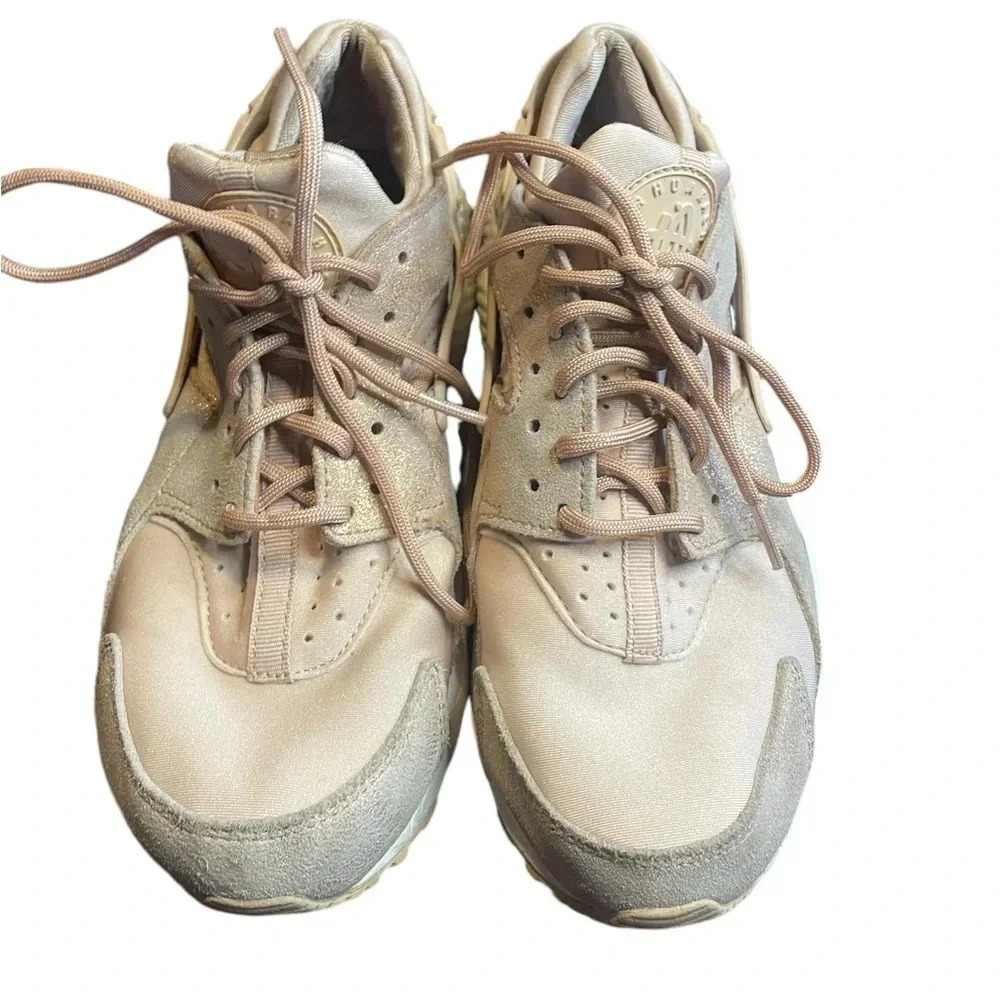 Nike Women's Air Huarache Run
Particle Beige rose gold BV1170 200 Size 7.5 - Picture 3 of 7